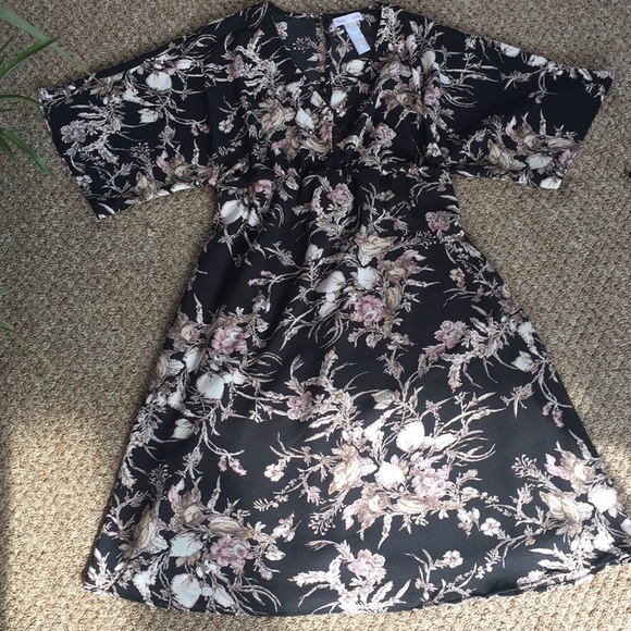 Flynn & Rose Floral Dress - Picture 7 of 7